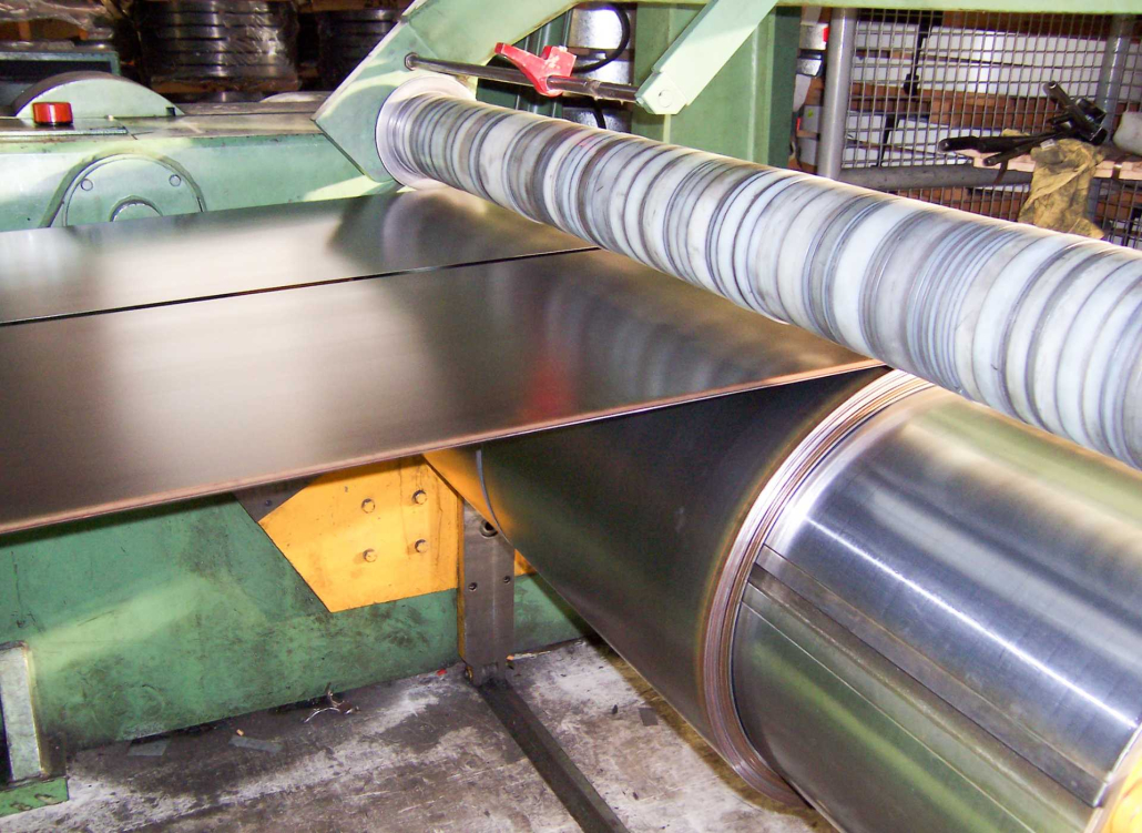 Macchina che avvolge e svolge bobine industriali