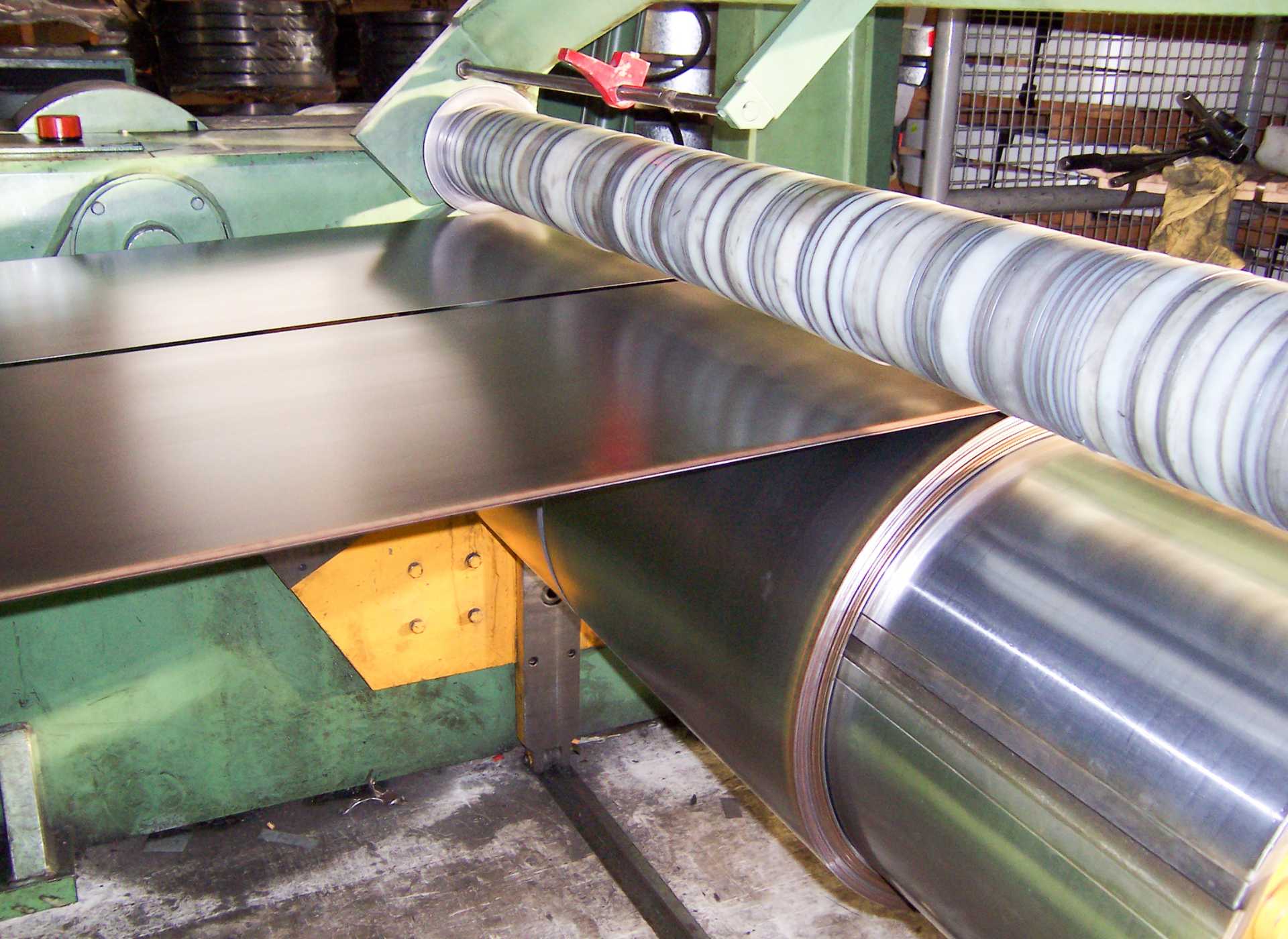 Macchina che avvolge e svolge bobine industriali