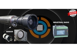 Anteprima - brevetto DCS | Svecom | Svecom Industrial radio system components: antenna, sensors, and a control module on a dark backdrop